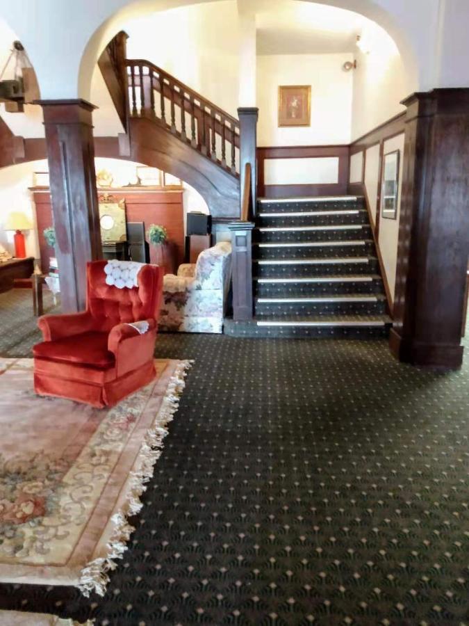 Rodmay Hotel Пауэлл-Ривер Экстерьер фото